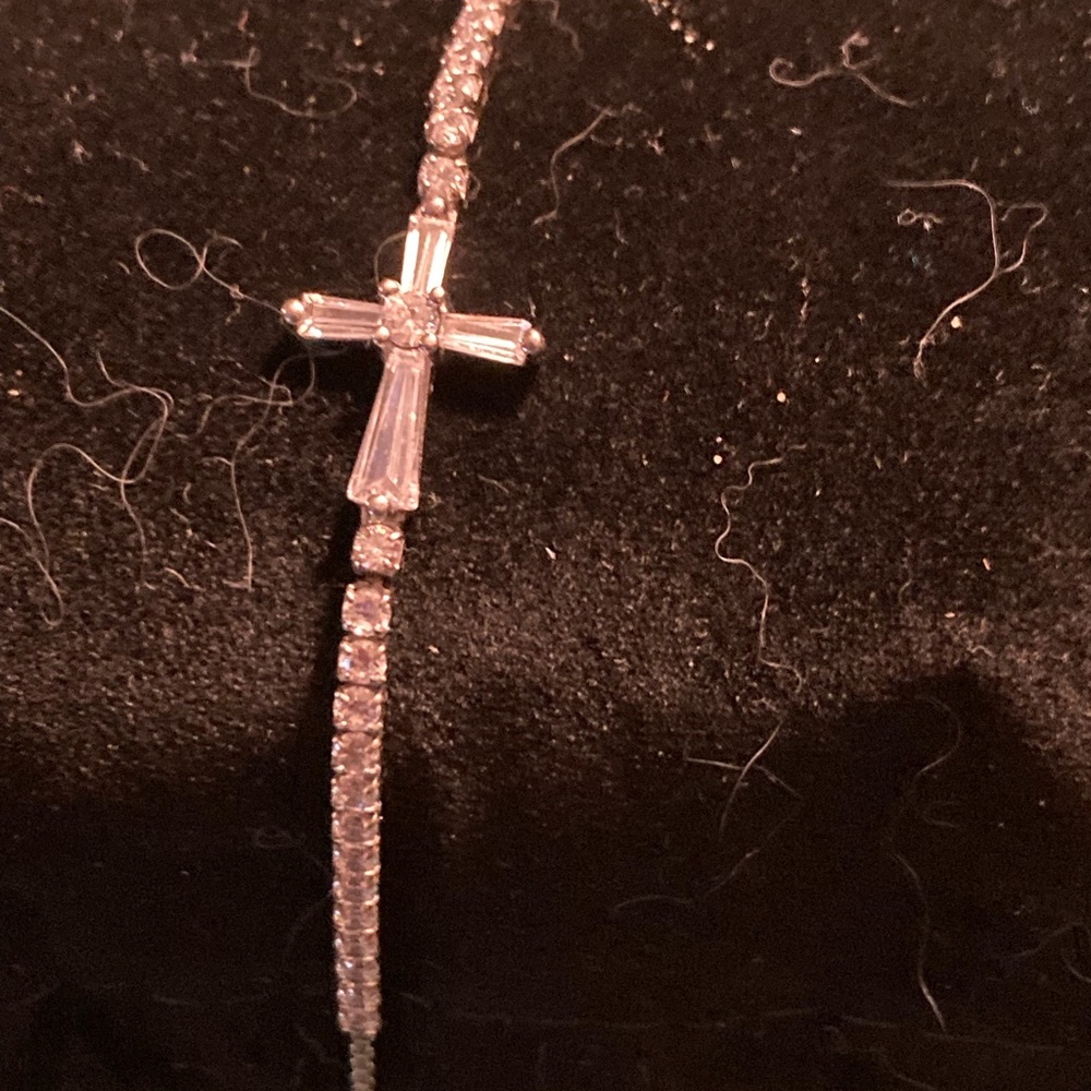 Sterling Silver and CZ cross bracelet, slide closure - Picture 3 of 5
